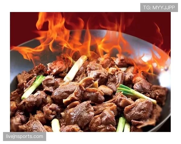 莱万训练完直接啃鸡胸肉，这自律谁顶得住啊